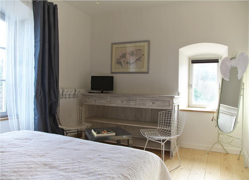 La Tour Charlemagne Bed & Breakfast Chateau-Chalon Room photo